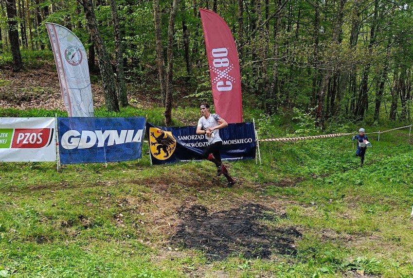 chłopiec na przebiegu widokowym